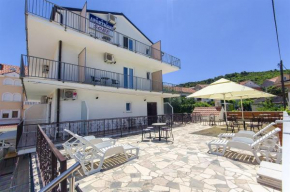 Отель Apartments and Rooms Iva  Трогир